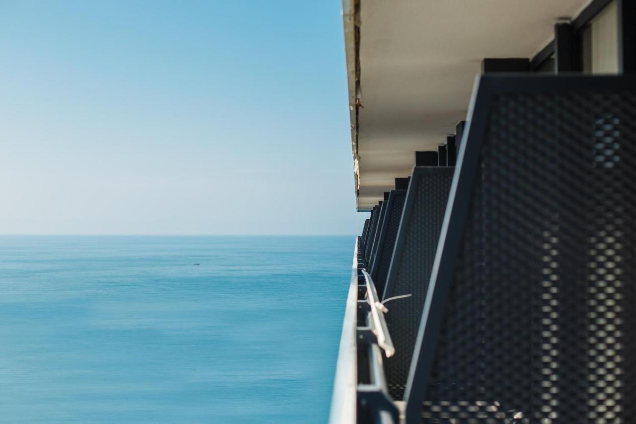 Premium Aparthotel With Sea View Batumi Exteriör bild