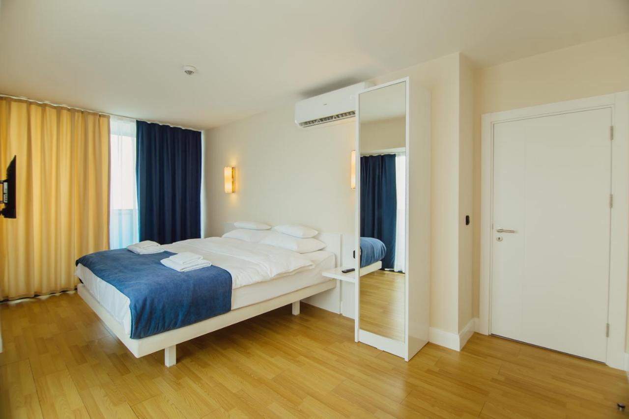 Premium Aparthotel With Sea View Batumi Exteriör bild